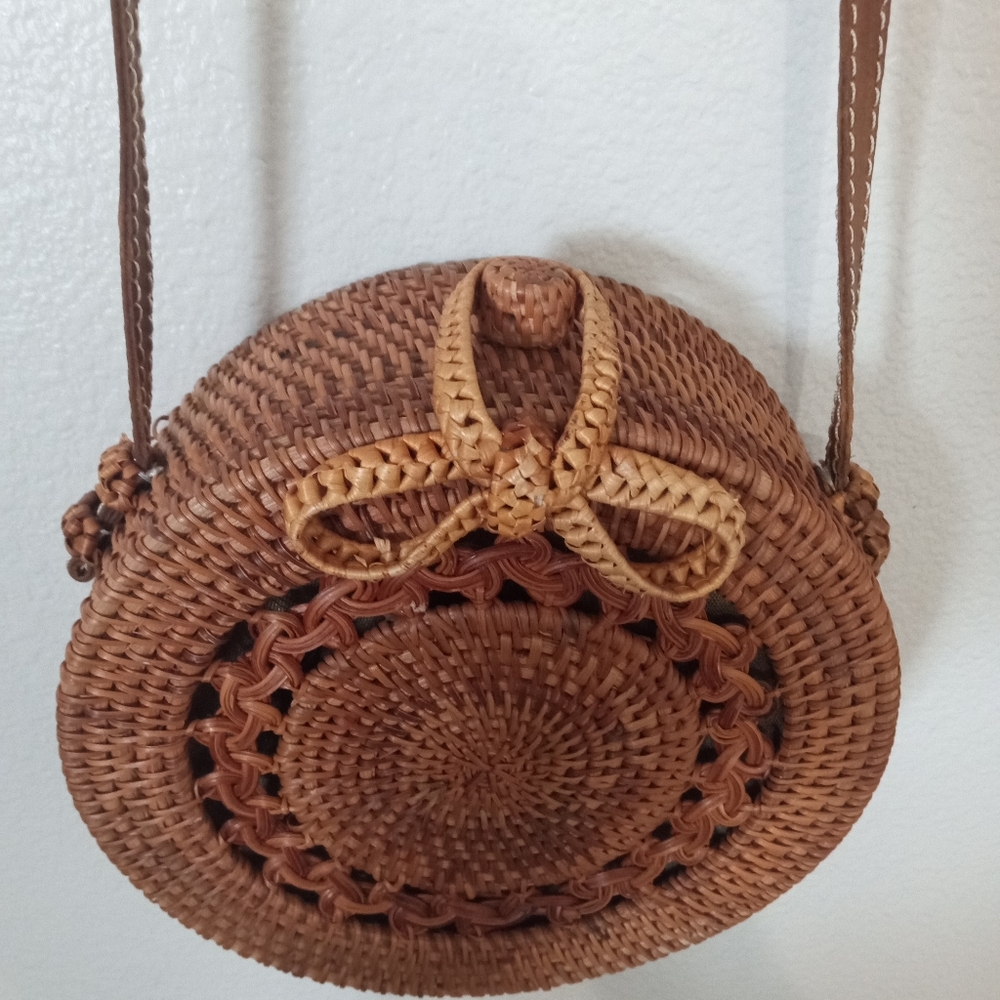 Woven Rattan Handmade Circular Brown Crossbody Shoulder Bag - Picture 2 of 8